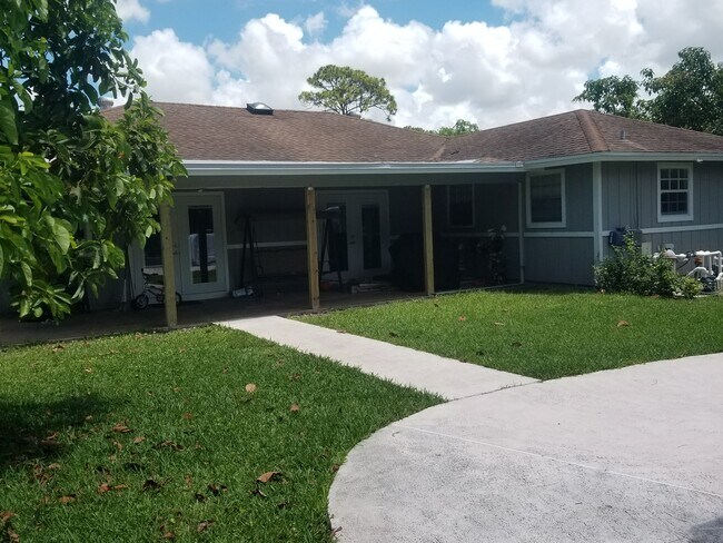 Foto del edificio - 12070 Carriage Ln