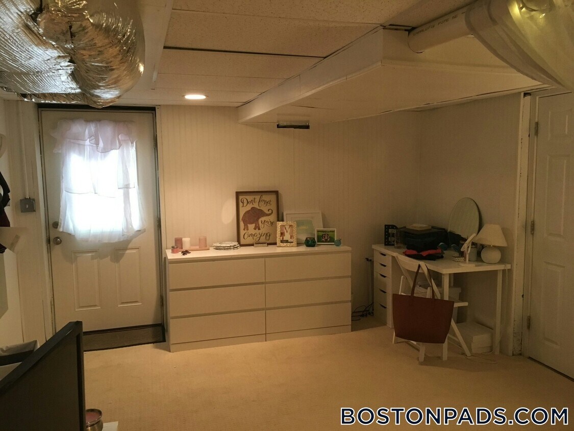 Foto principal - 77 Mayflower Rd