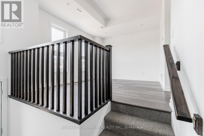 Photo du bâtiment - 70 Kenesky Dr