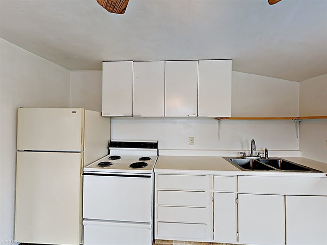 Foto del edificio - 1 br, 1 bath  - 403 S 4th St Apt 4 Apt 4