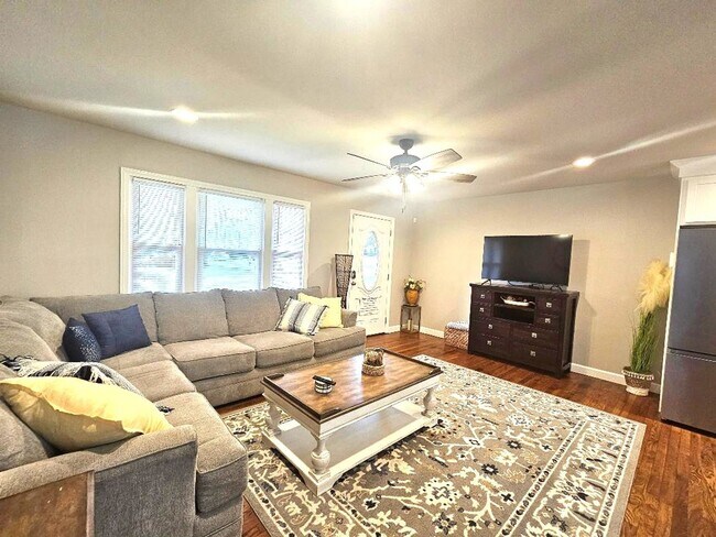 Foto del edificio - 3 Bedroom home minutes from Prisma Health and Downtown Greenville