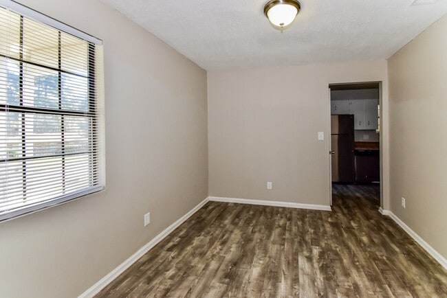 Foto del edificio - 529 Bradley Dr