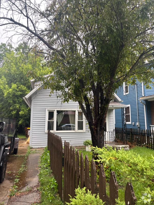 Building Photo - 1422 Benton St