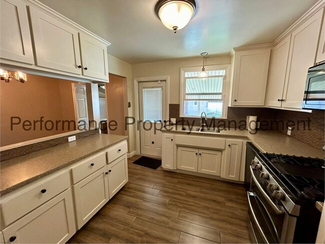 Building Photo - Charming 3 Bed/1 Bath in SW Bakersfield wi...