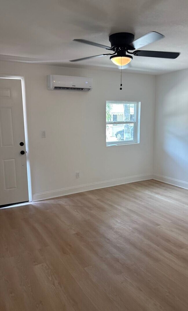 Foto del edificio - 4605 N Hubert Ave