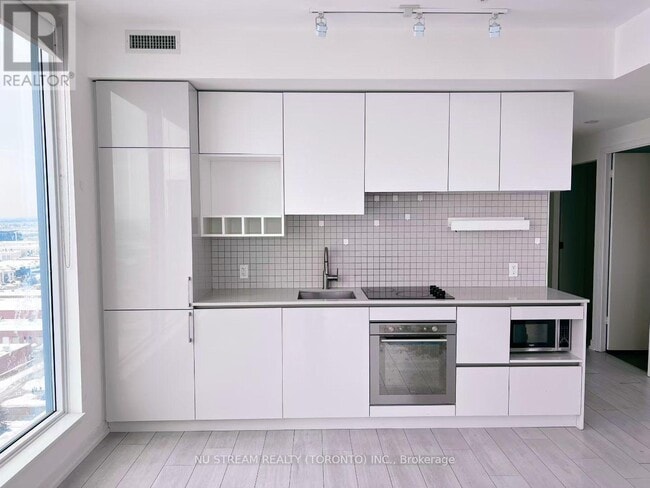 Building Photo - 5 Buttermill Ave.