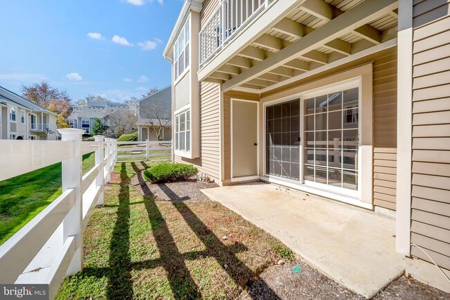 Building Photo - 1615 Society Pl