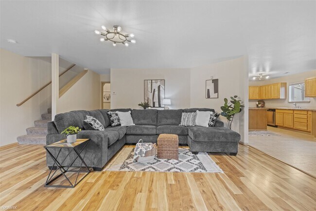 Building Photo - 4 br, 2.5 bath House - 9617 181st Street C...