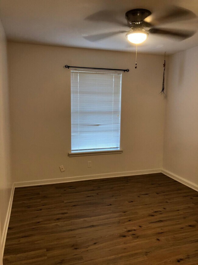 Foto del edificio - 234 Emerald Ln