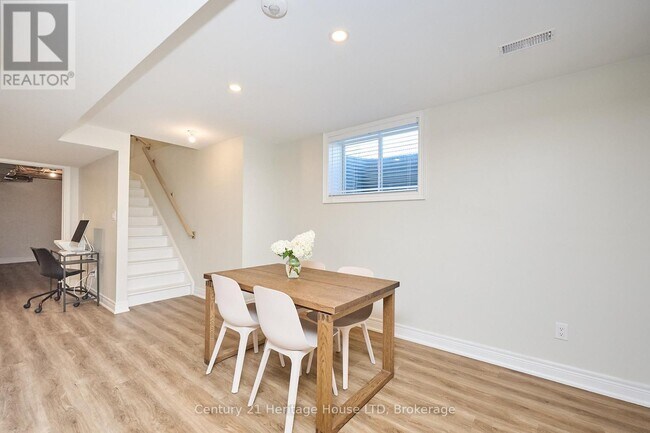 Photo du bâtiment - 439 Viking St