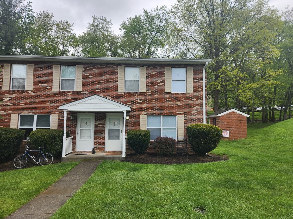 300 Pheasant Run Ct, Blacksburg, VA 24060 Townhome Rentals in Blacksburg VA