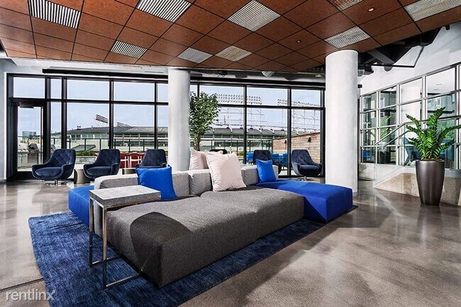 Building Photo - Studio, 1 bath Condo - 1026 w addison st