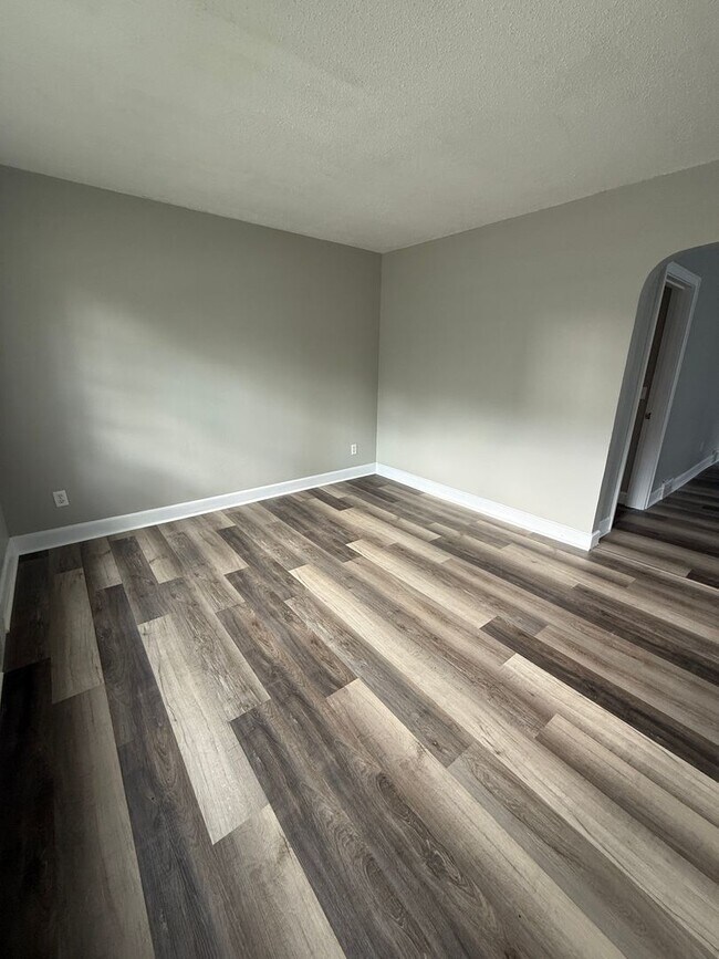 Foto del edificio - 906 McLean Ave