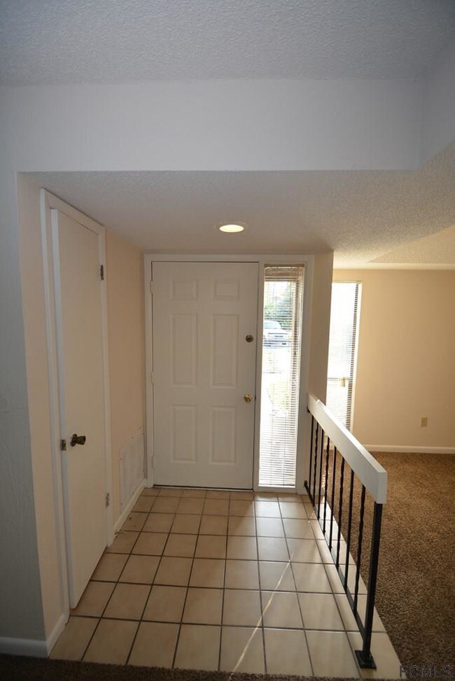 Building Photo - 35 Hembury Ln