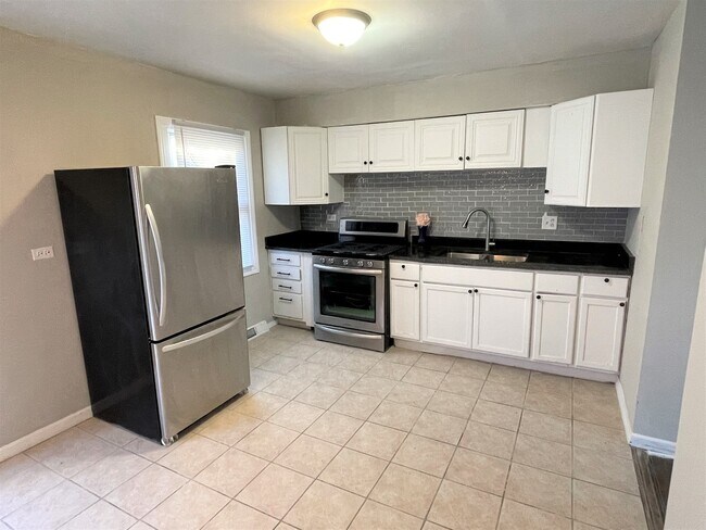 Building Photo - 547 Lynn Ct