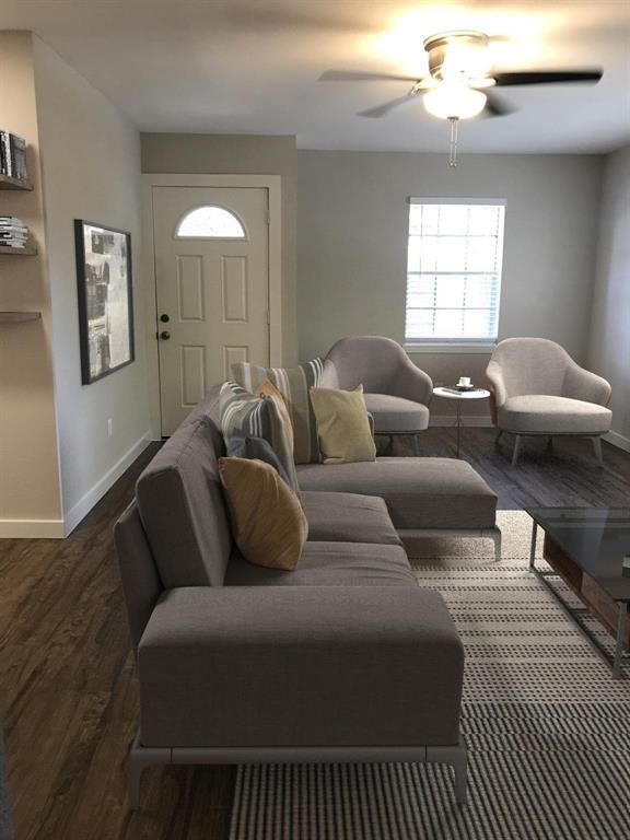 Foto principal - 1820 Pine Village Dr