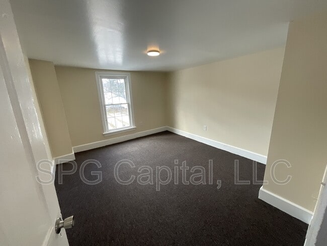 Building Photo - 544 Smith St