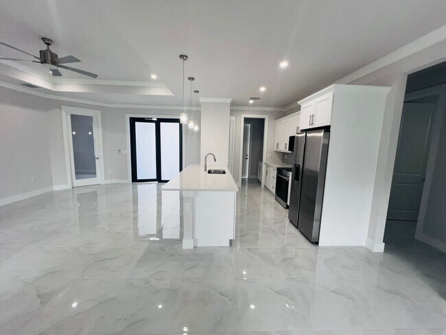 Foto del edificio - 2461 33rd Ave NE