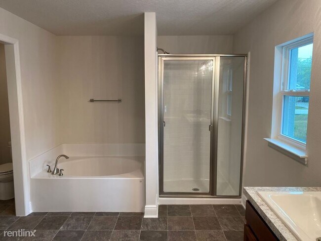 Foto del edificio - 4 br, 3 bath House - 106 Columbia Dr