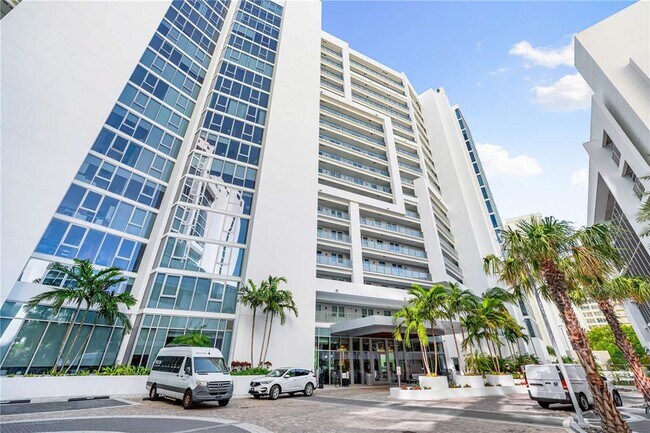 Foto del edificio - 1155 N Gulfstream Ave