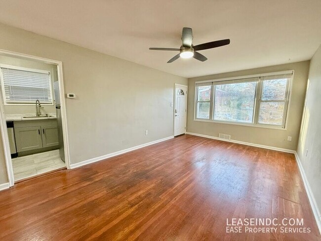 Foto del edificio - 4407 2nd St NE