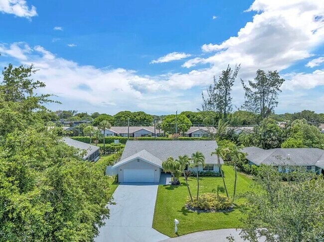 Foto del edificio - 654 West Dr