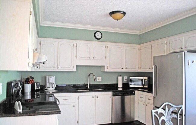 Foto del edificio - ** ADORABLE 2ND FLOOR 2/2 CONDO CANAL VIEW...