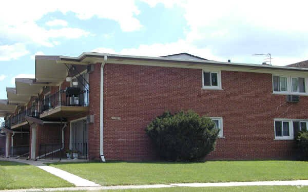 Building Photo - 7735 S Oconto Ave