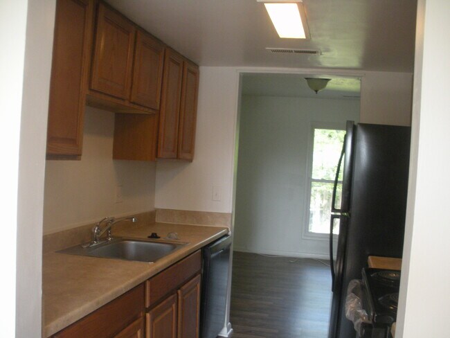 Foto del edificio - 79 Chestnut Dr