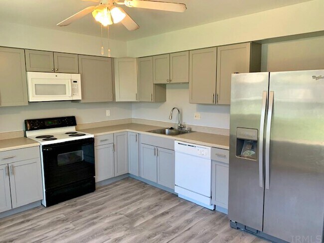 Foto del edificio - 4208 Spring Valley Rd