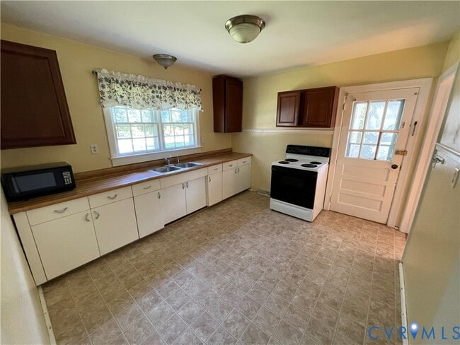 Building Photo - 3819 Old Buckingham Rd