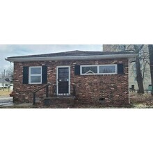 Building Photo - 1410 E Poplar St