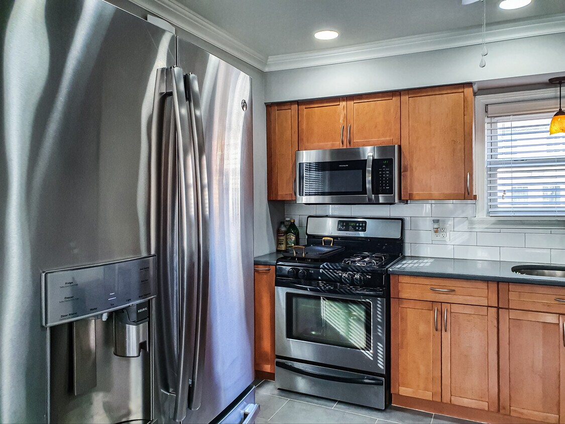 Primary Photo - 229 Philip Ave