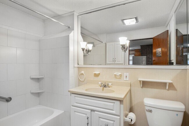 Building Photo - 37 E Bowery St