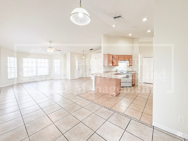 Foto del edificio - 7823 Sugar Pine Blvd
