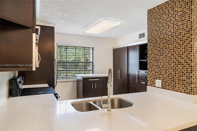 Building Photo - 3553 Magellan Cir