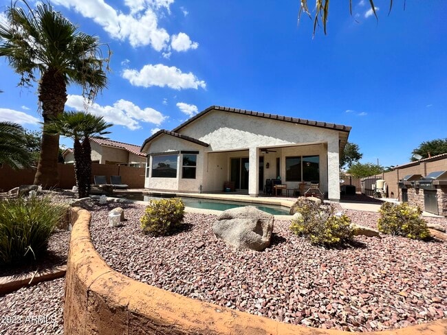 Foto del edificio - 683 E Las Colinas Pl