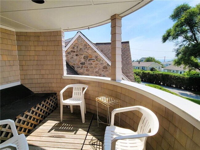 Foto del edificio - 152 Tuckerman Ave