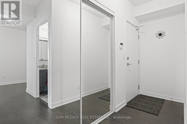 Building Photo - 4633-4633 Glen Erin Dr