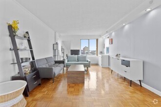 Building Photo - 300 W 135th St