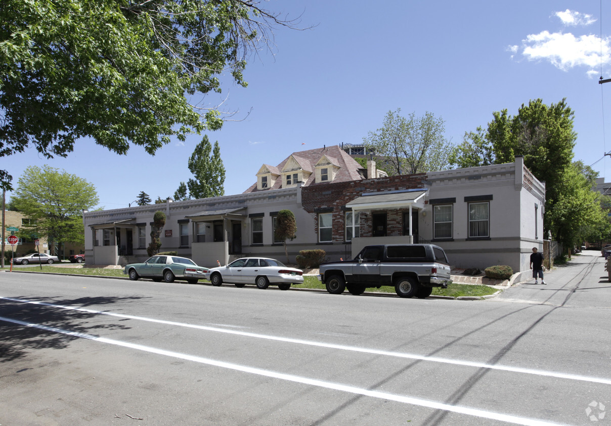 Building Photo - Pine Apartments