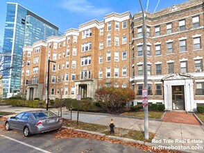 Building Photo - 231 Park Dr