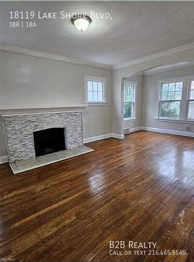Building Photo - Spacious Elegance: Stunning 3-Bed Single F...