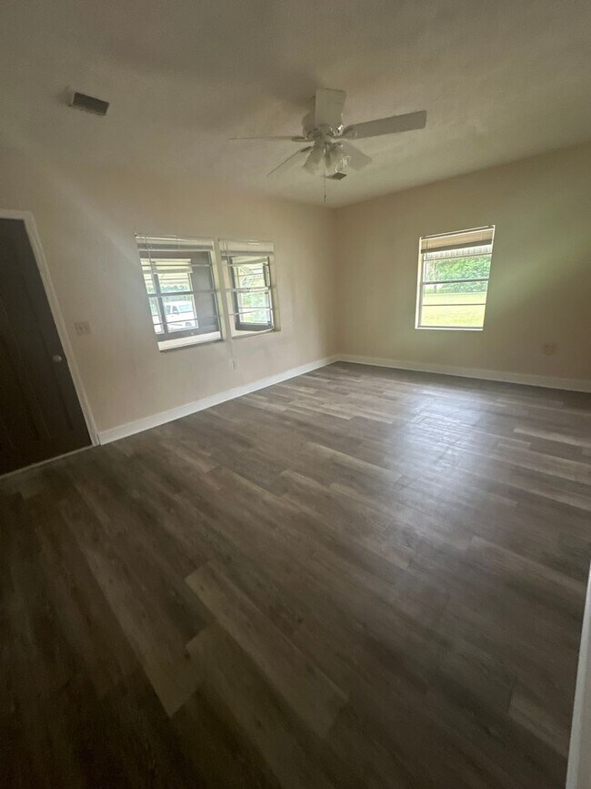 Foto del edificio - Crystal Springs, Country Home, Large Lot a...