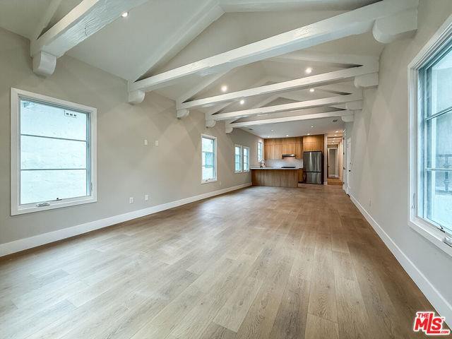 Building Photo - 150 N Arnaz Dr