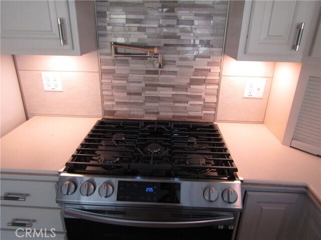 Building Photo - 9471 Flicker Ave