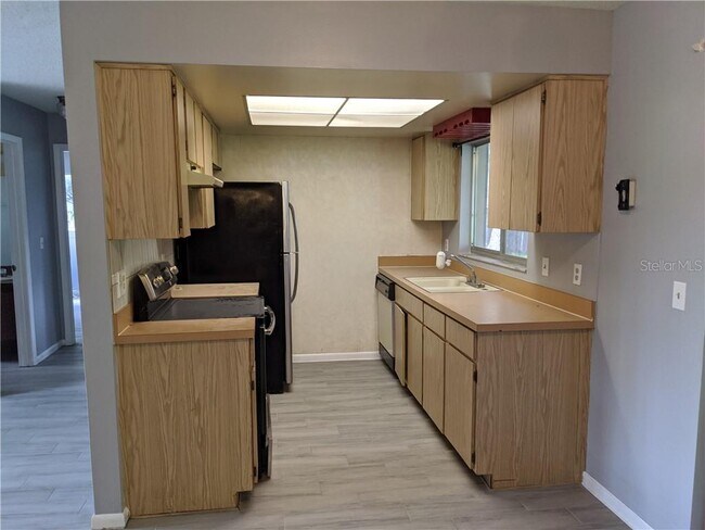 Building Photo - 2352 Arbor Ct