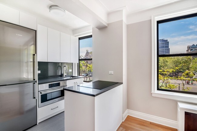 Foto del edificio - 304 E 21st St