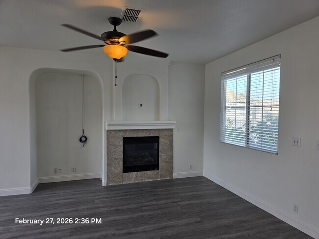 Building Photo - 6905 Loheit Way