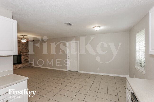 Foto del edificio - 115 Brook Hollow Dr